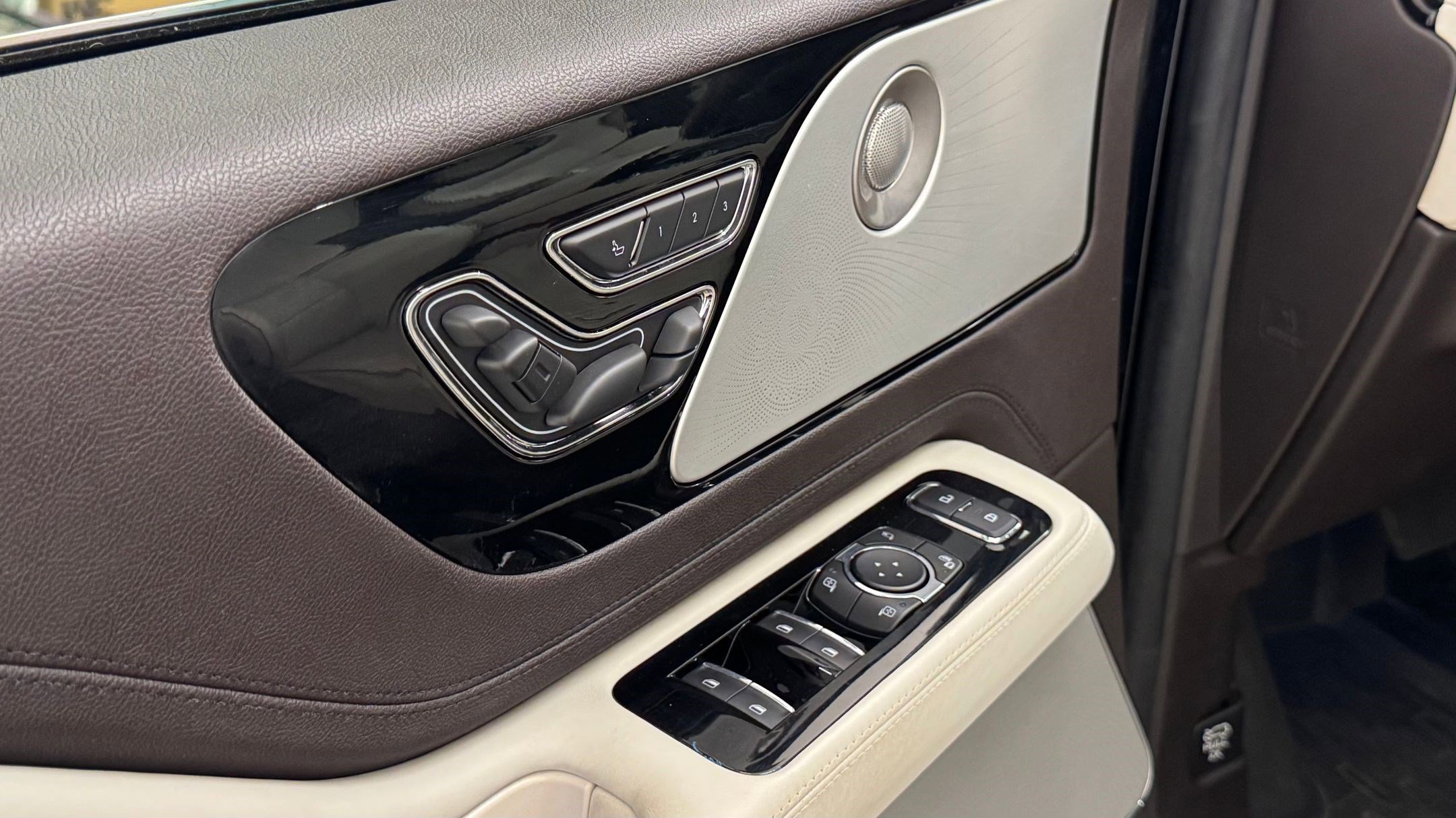 Used 2023 Lincoln Aviator Black Label w/ Dynamic Handling Package image 50