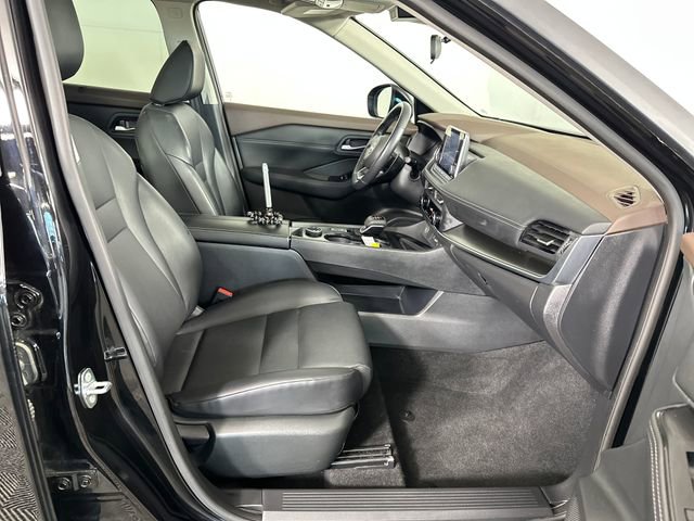 Used 2023 Nissan Rogue SV w/ SV Premium B Package image 28
