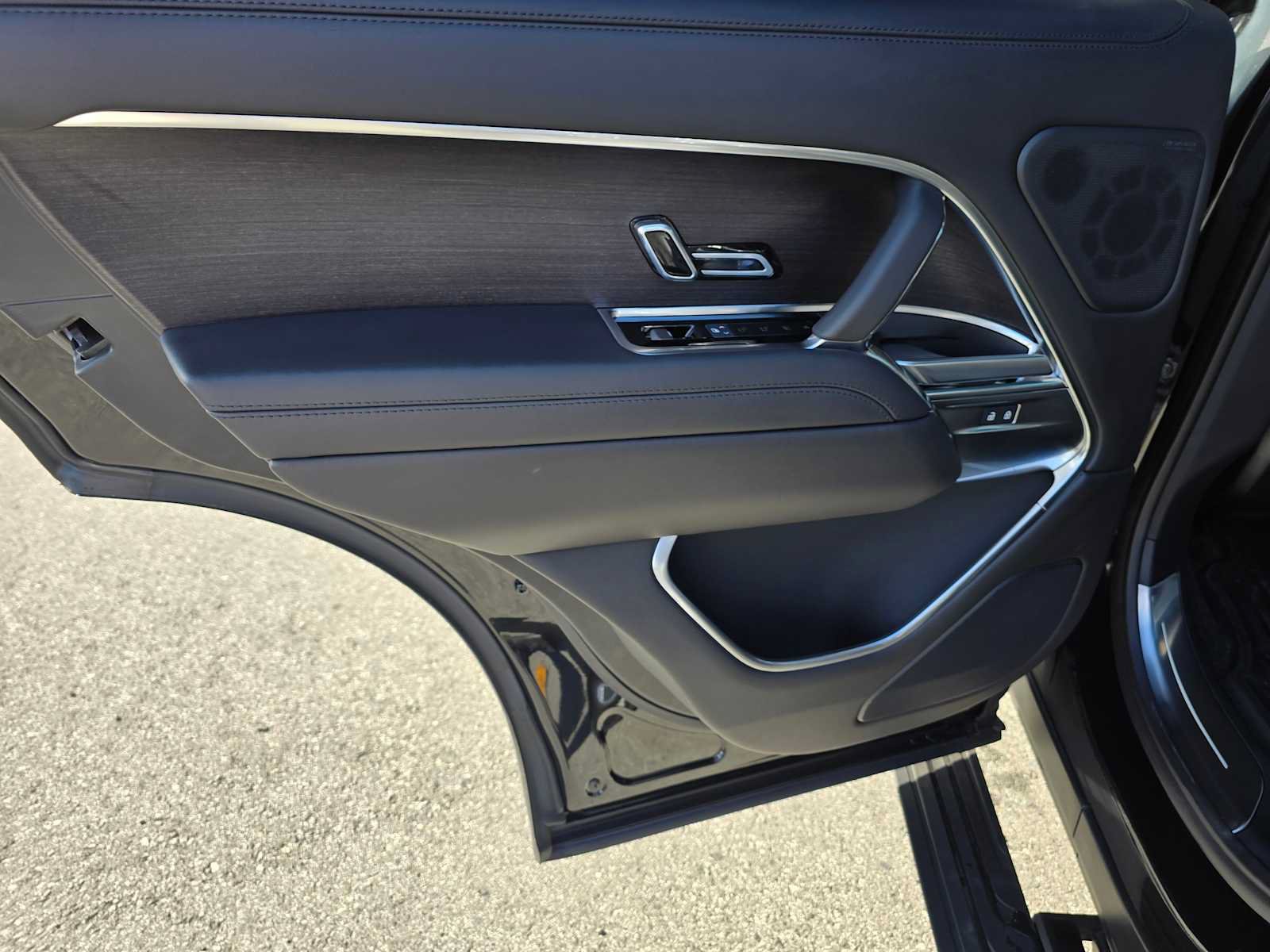 New 2025 Land Rover Range Rover SE AWD/4WD image 19