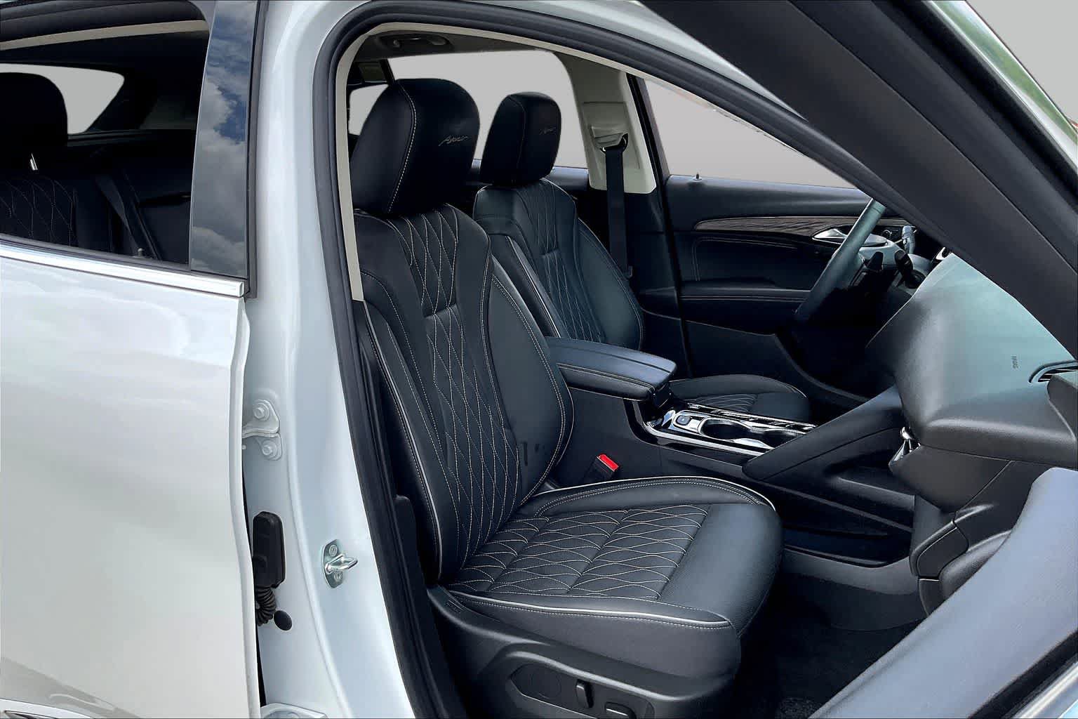 Used 2023 Buick Envision Avenir FWD image 9