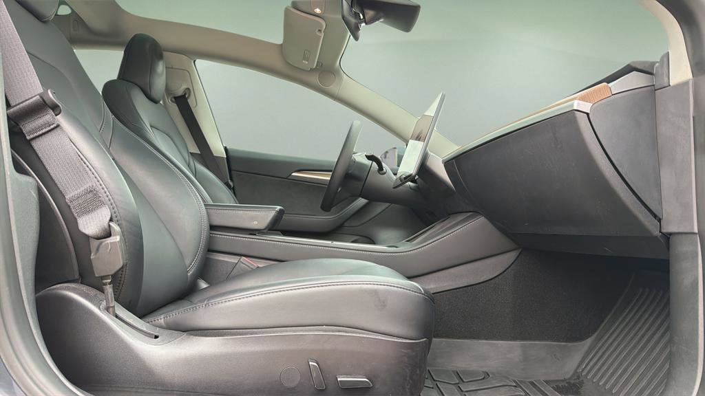 Used 2023 Tesla Model 3 Standard Range image 11