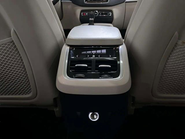 Used 2020 Volvo XC90 T5 Momentum image 72