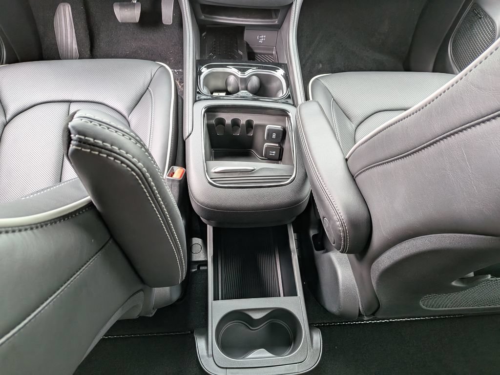 New 2027 Chrysler Pacifica Limited AWD/4WD image 22