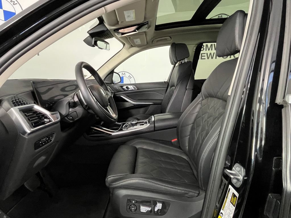 Used 2023 BMW X7 xDrive40i w/ Executive Package AWD/4WD image 17