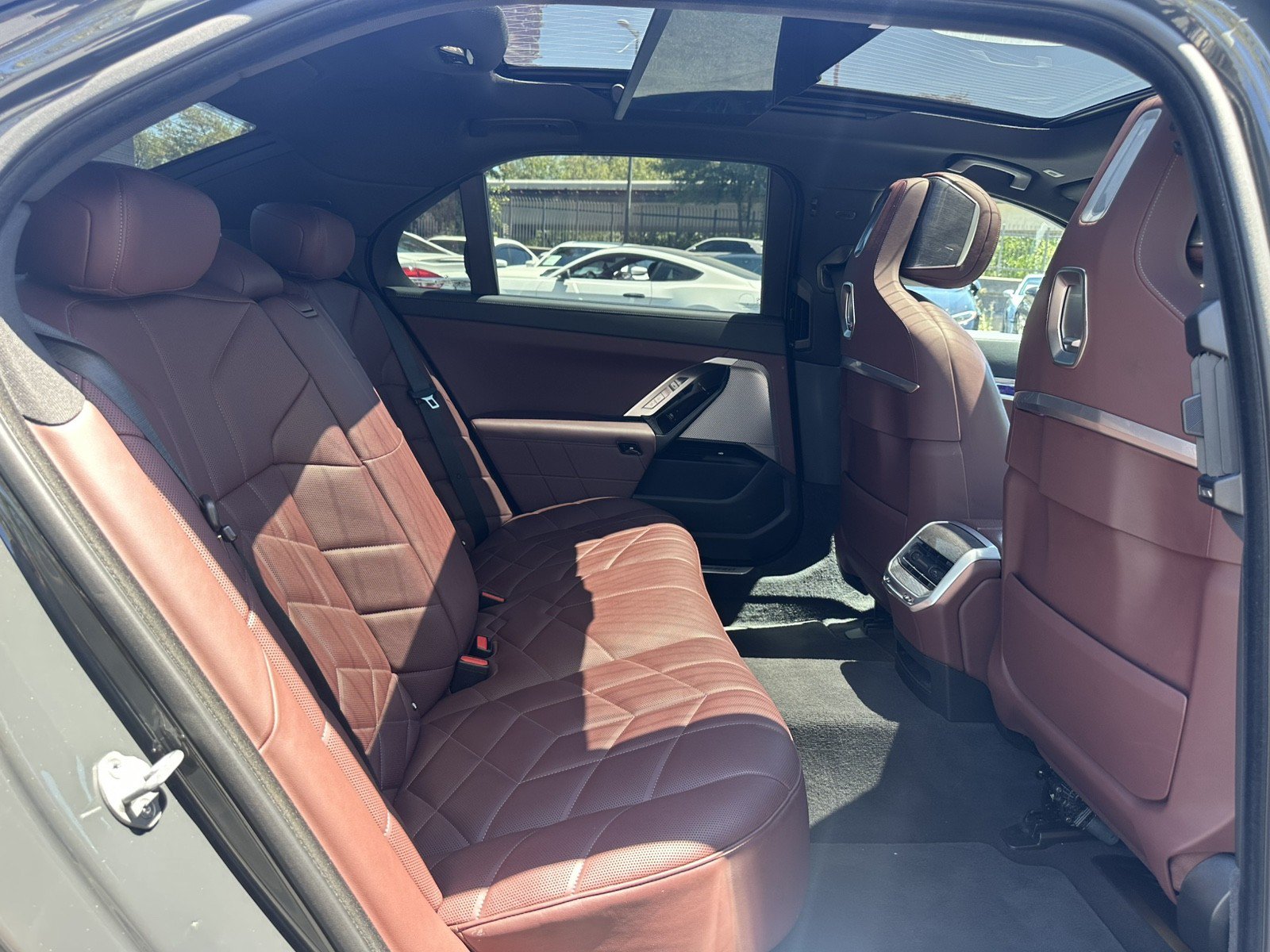 Used 2023 BMW 740i w/ Parking Assistance Package RWD image 22