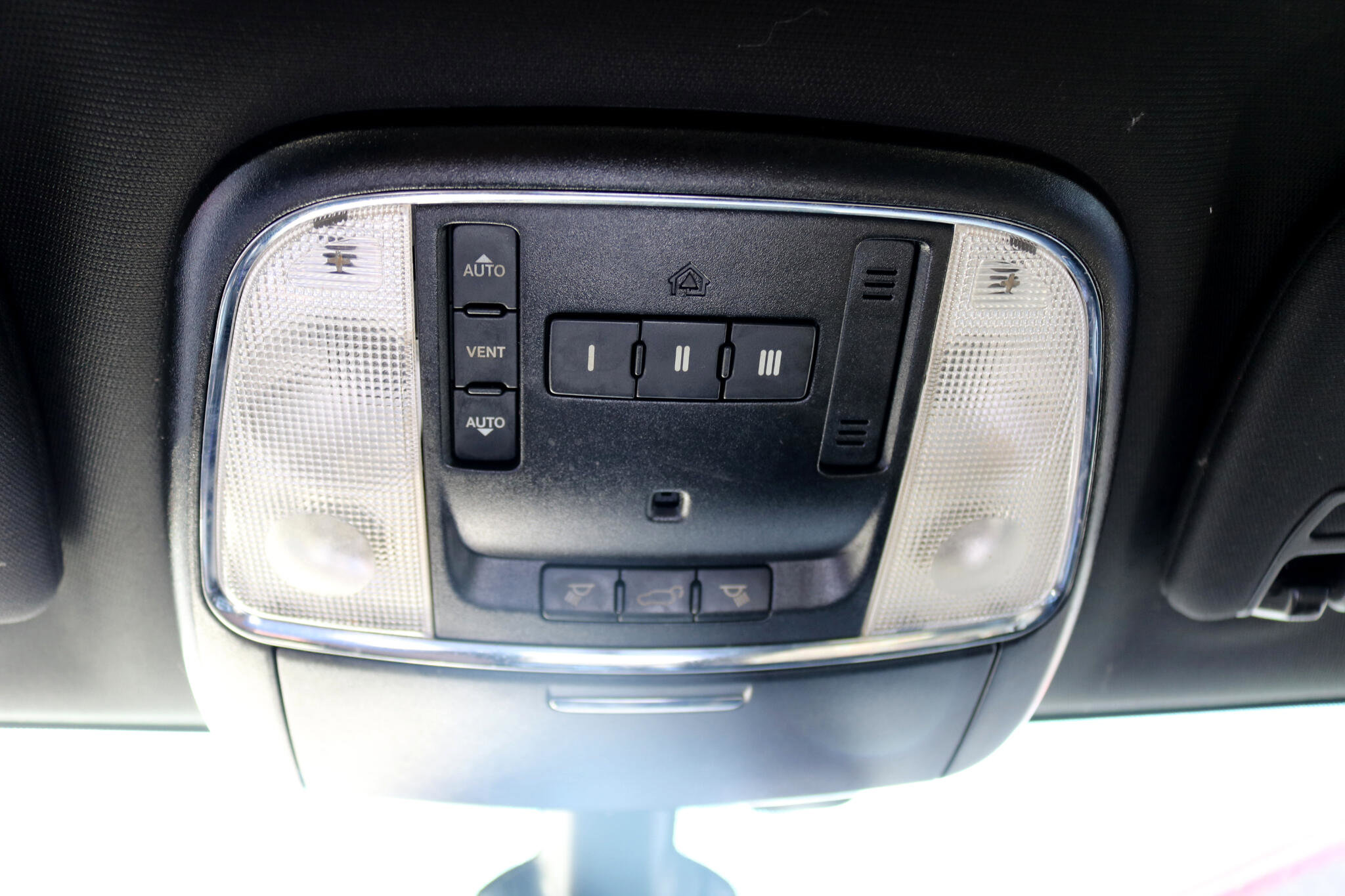 Used 2019 Jeep Grand Cherokee Altitude image 28