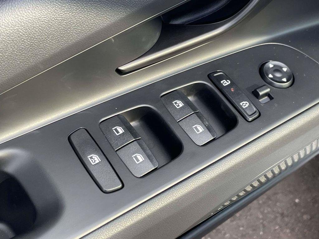 New 2026 Hyundai Elantra SEL Sport FWD image 40