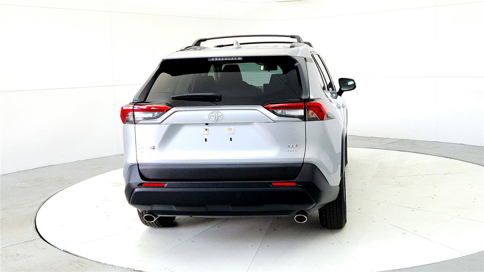 Used 2023 Toyota RAV4 XLE w/ Convenience Package image 5