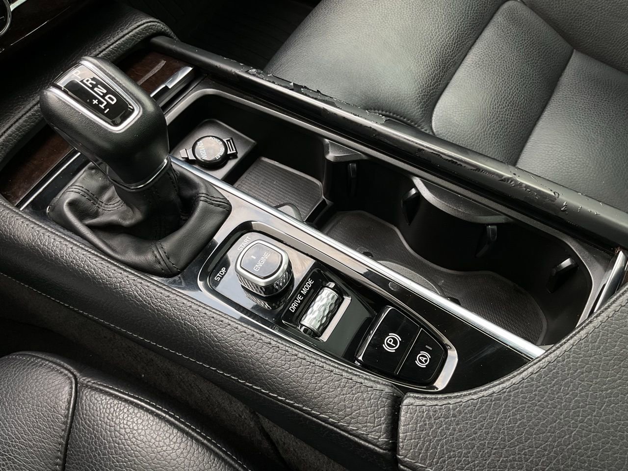 Used 2017 Volvo XC90 T6 Momentum w/ Vision Package image 37