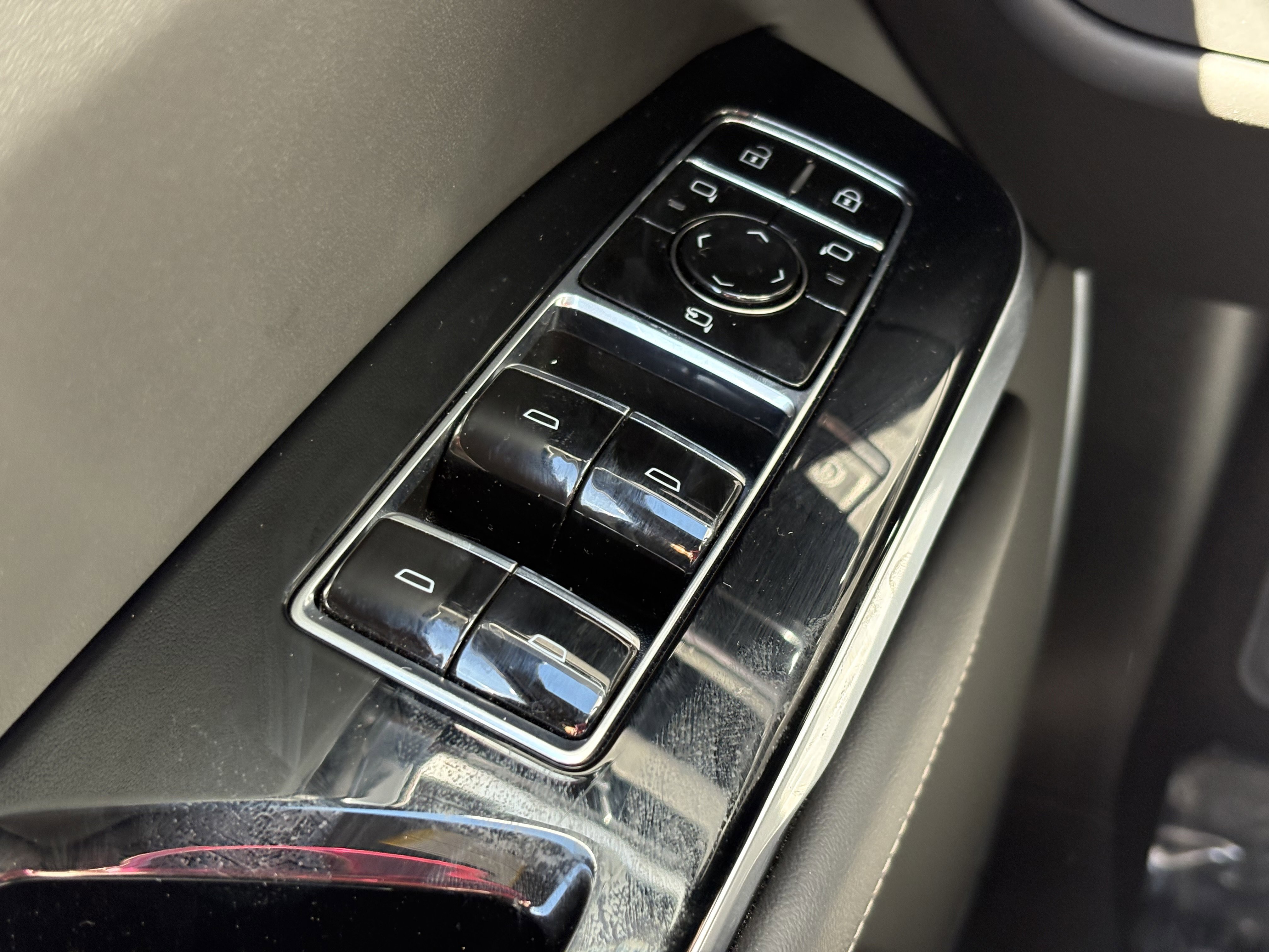 Certified 2025 Cadillac Escalade Premium Luxury Platinum AWD/4WD image 34