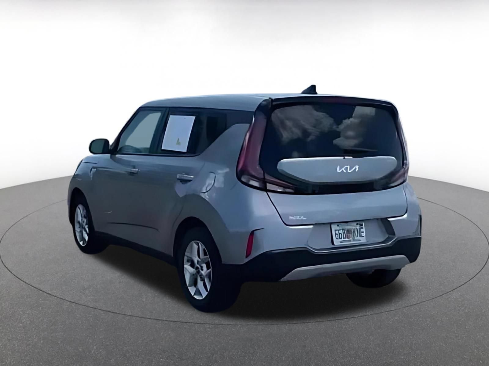 Used 2025 Kia Soul LX w/ LX Technology Package FWD image 9