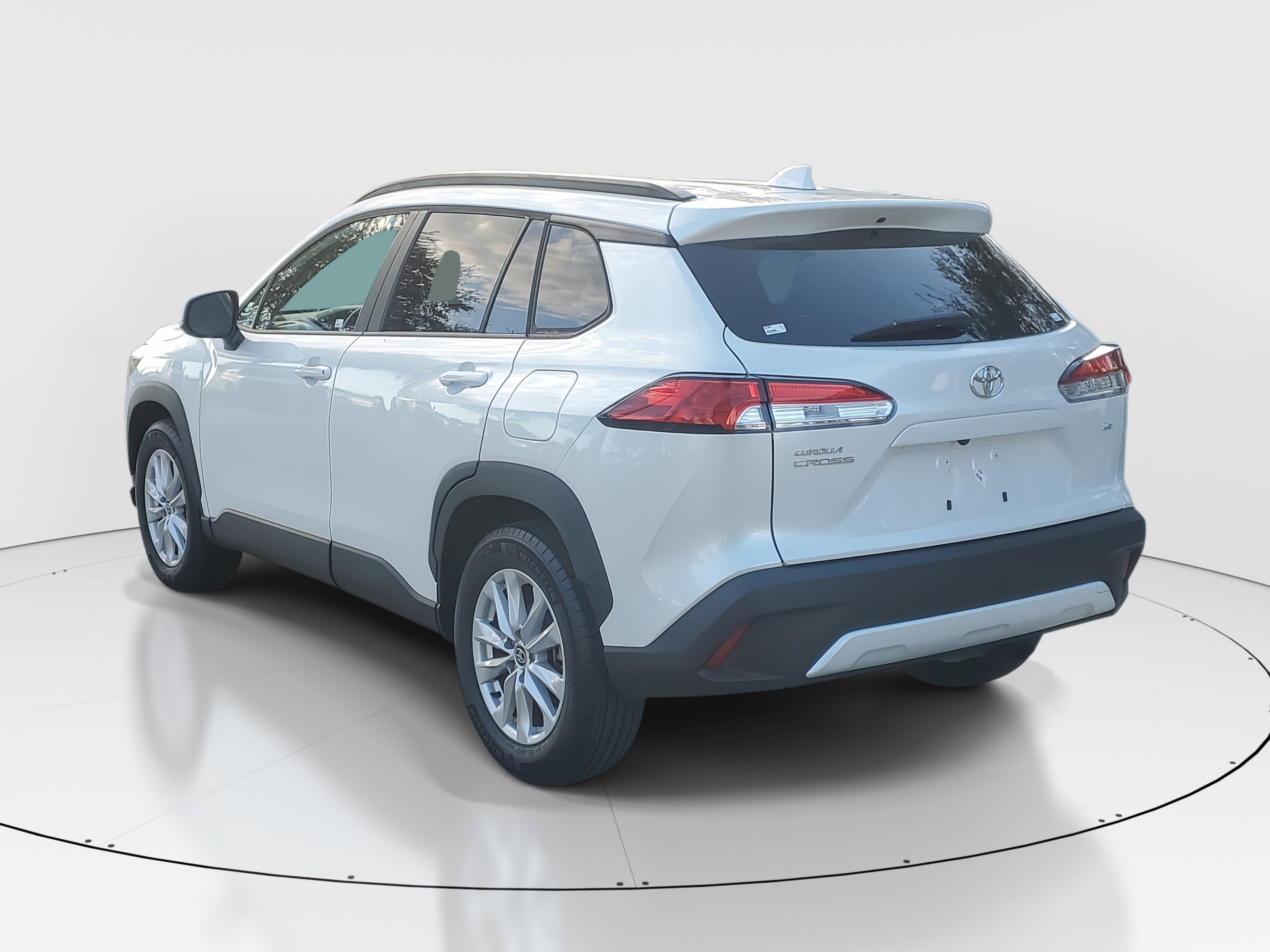 Used 2022 Toyota Corolla Cross LE image 5