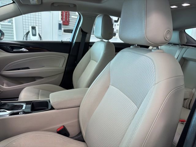 Used 2018 Buick Regal Preferred image 15