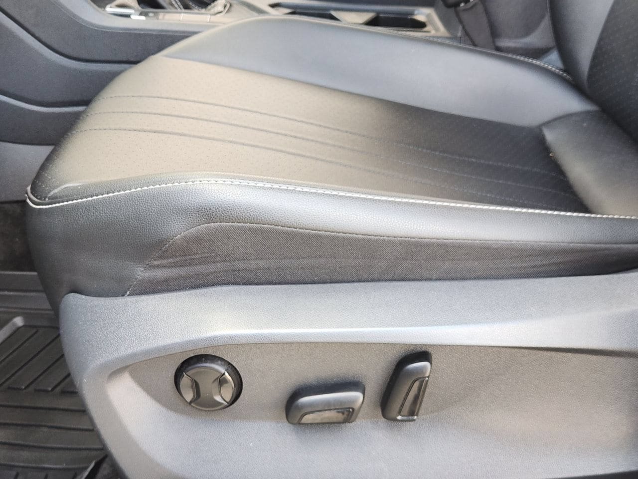 Used 2024 Volkswagen Tiguan SE FWD image 20
