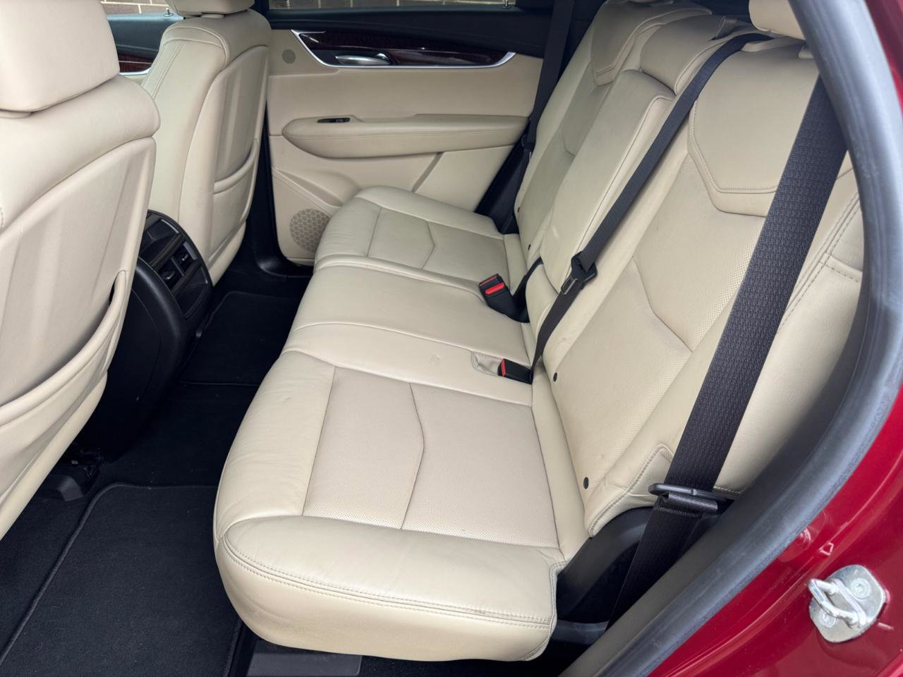 Used 2018 Cadillac XT5 Luxury w/ Driver Awareness Package AWD/4WD image 6