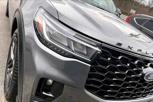 Used 2025 Ford Explorer ST-Line w/ Premium Package image 32