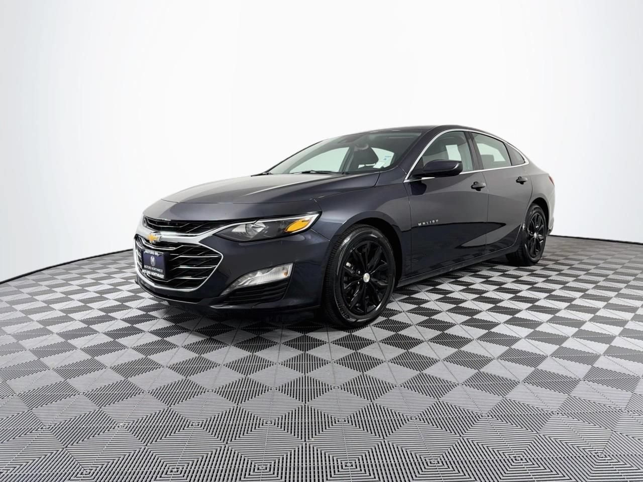 Used 2023 Chevrolet Malibu LT FWD image 2
