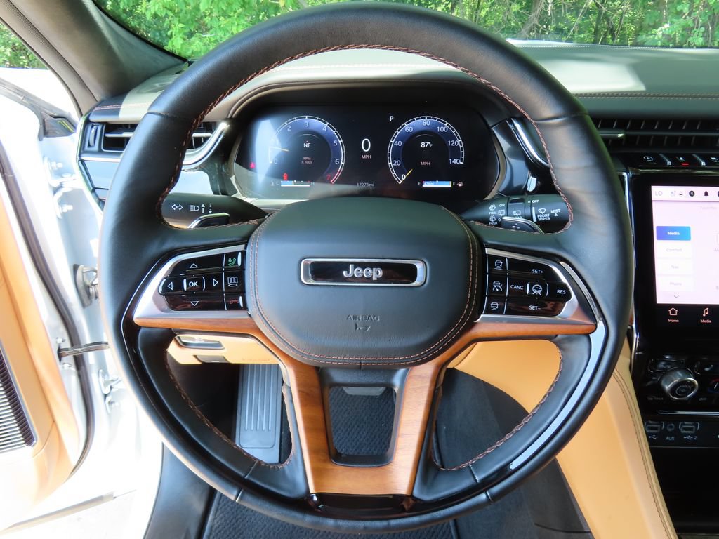 Certified 2025 Jeep Grand Cherokee Summit AWD/4WD image 21