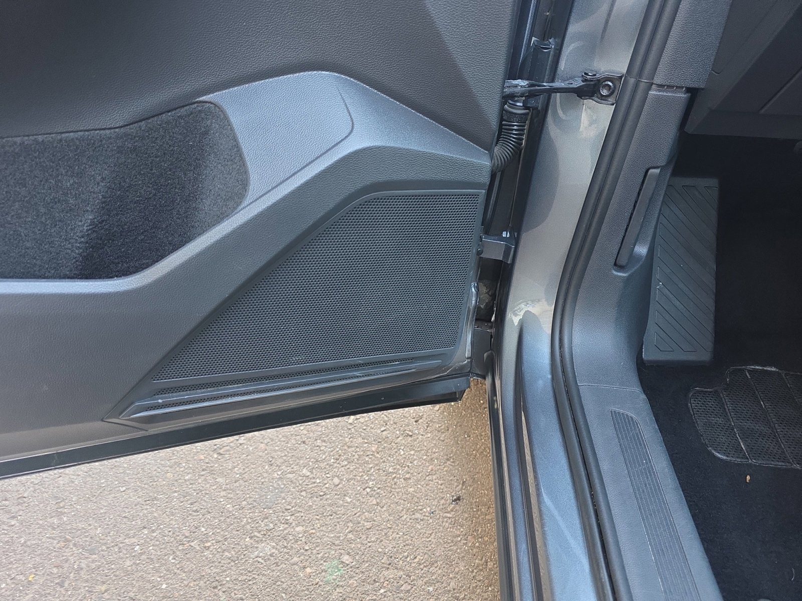 Used 2022 Volkswagen Tiguan SE image 27