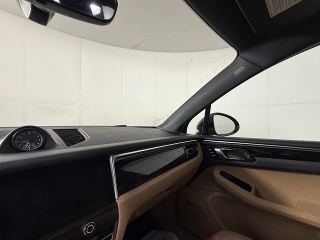Used 2024 Porsche Macan AWD/4WD image 18