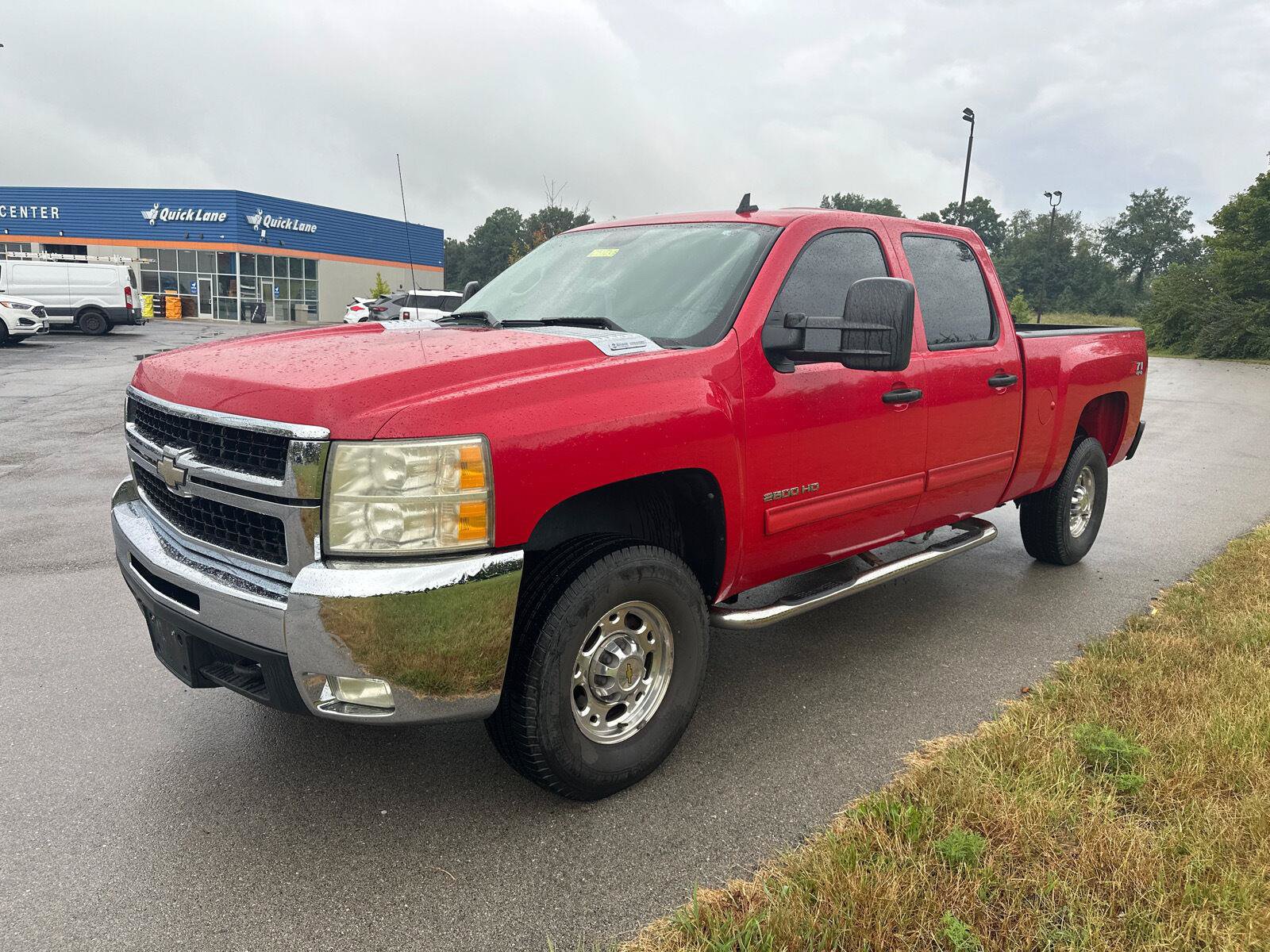 Used 2010 Chevrolet Silverado 2500 LT w/ Interior Plus Package AWD/4WD image 3