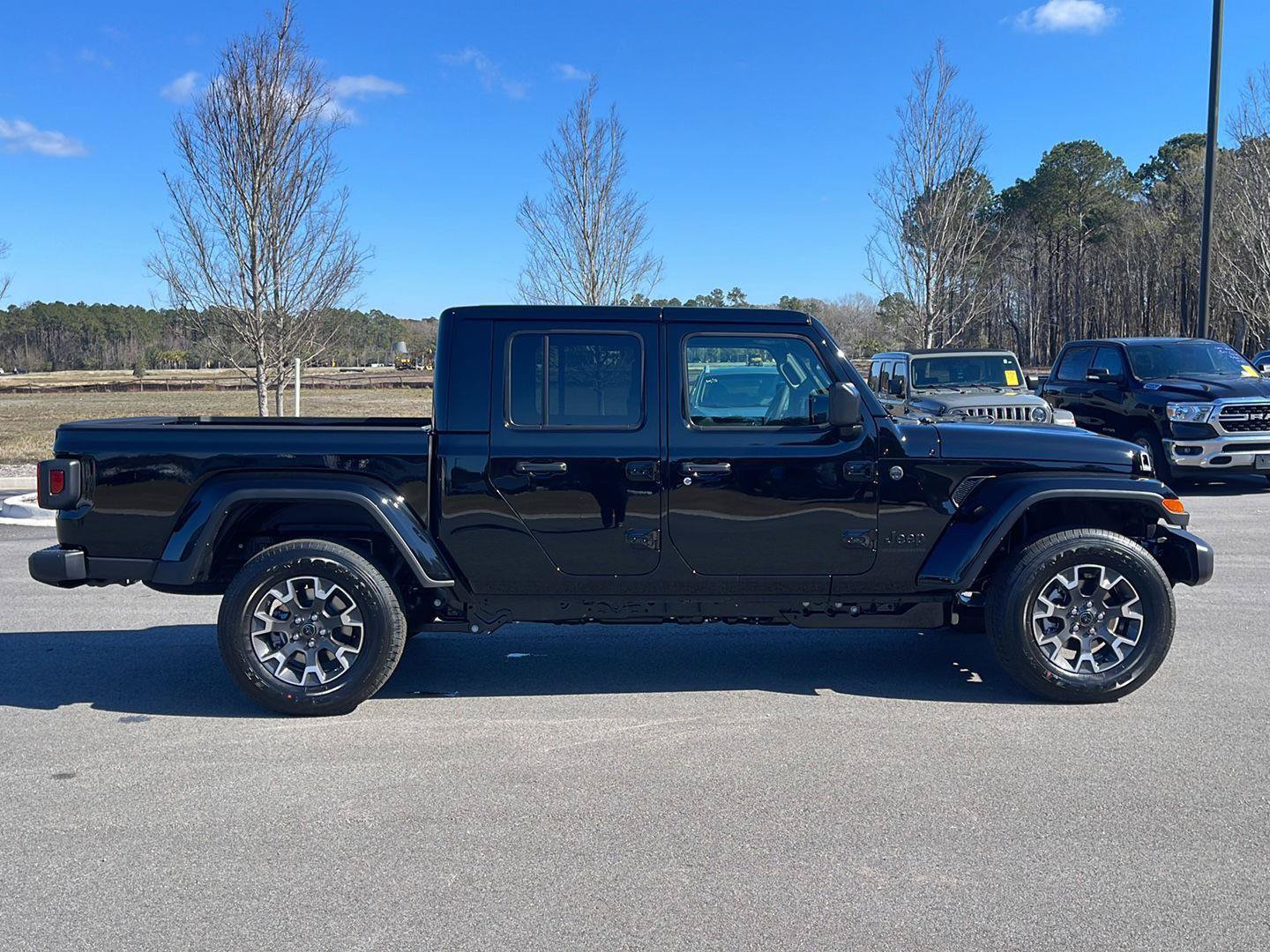 New 2026 Jeep Gladiator Sport AWD/4WD image 8