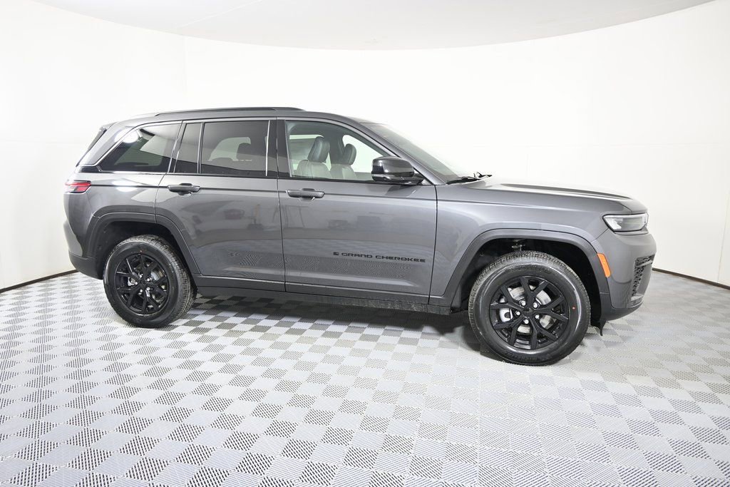 New 2026 Jeep Grand Cherokee Laredo image 8