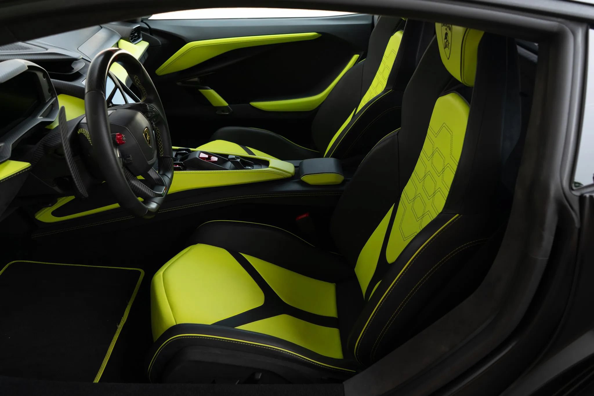 Used 2024 Lamborghini Revuelto AWD/4WD image 14