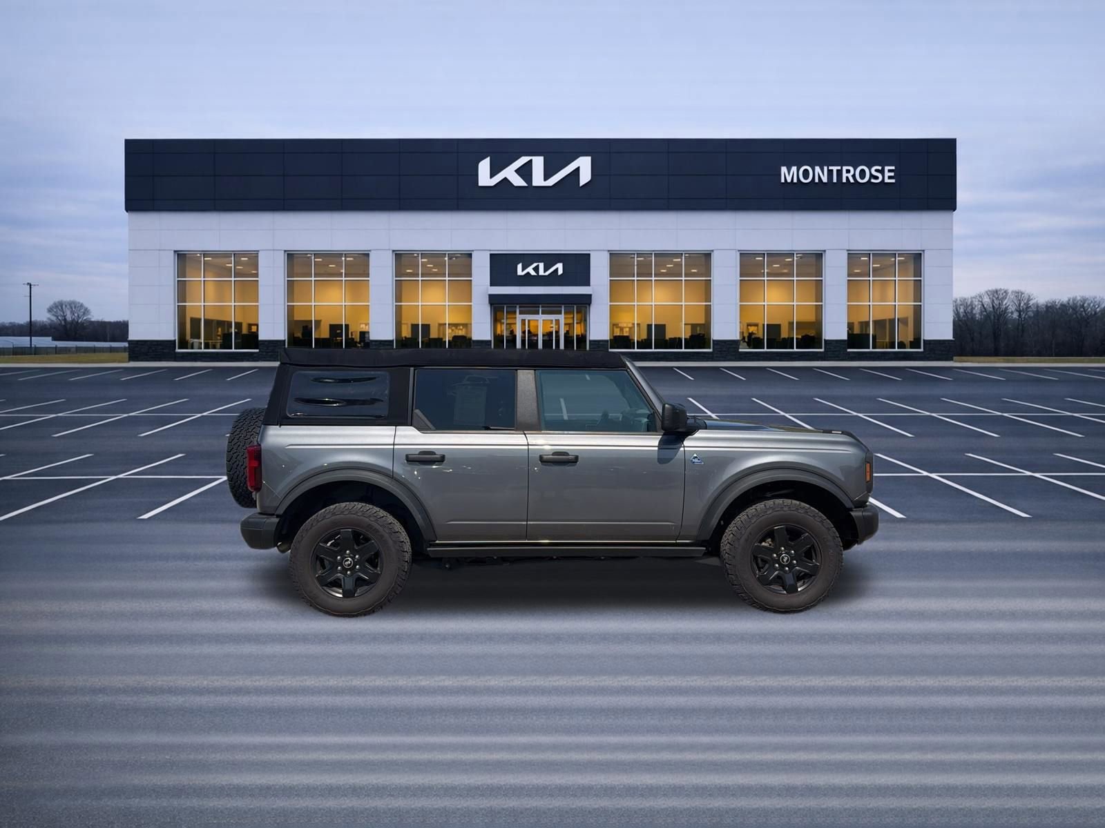 Used 2023 Ford Bronco Black Diamond AWD/4WD image 3