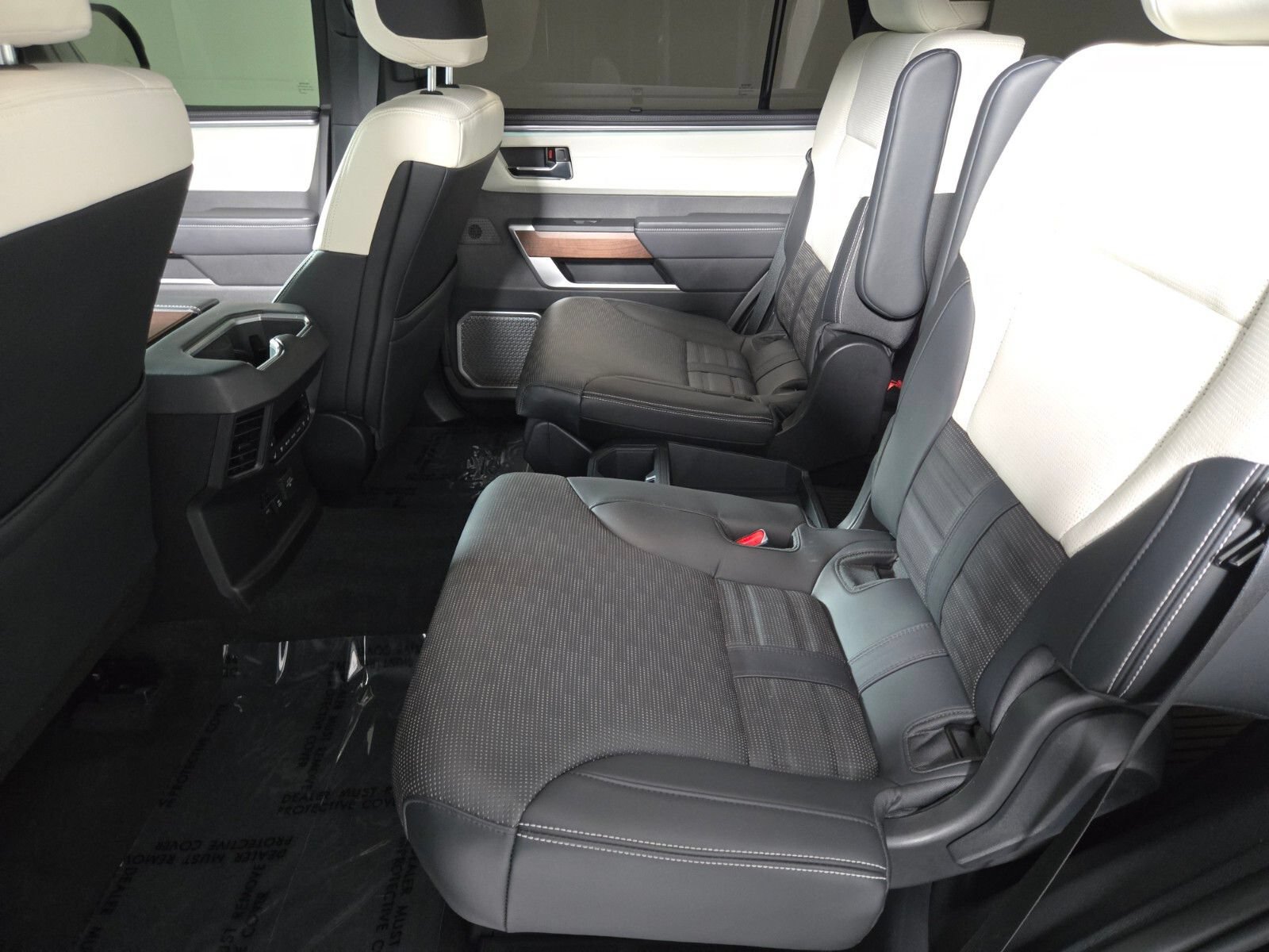 Used 2025 Toyota Sequoia Capstone AWD/4WD image 5