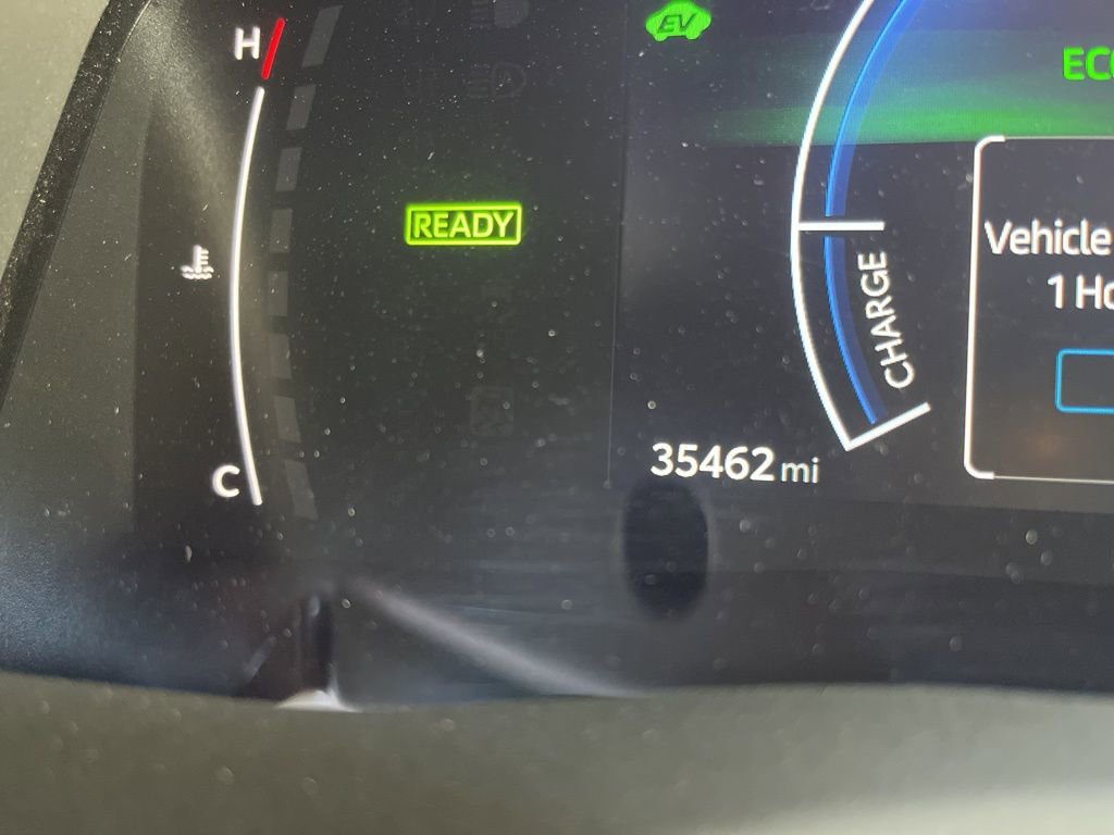 Used 2025 Toyota Camry LE image 2