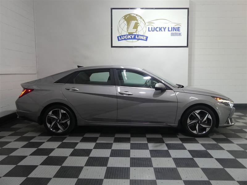 Used 2022 Hyundai Elantra SEL w/ Convenience + Premium Package FWD image 6