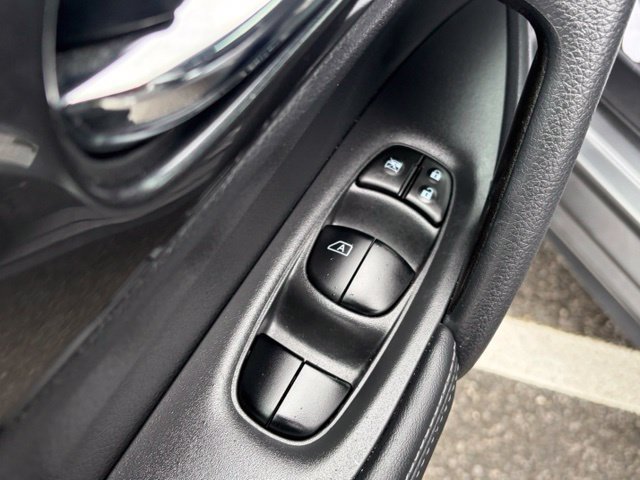 Used 2018 Nissan Rogue S AWD/4WD image 13