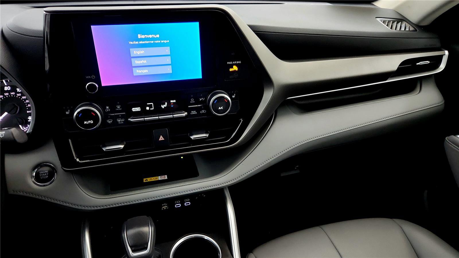 Certified 2023 Toyota Highlander XLE image 24