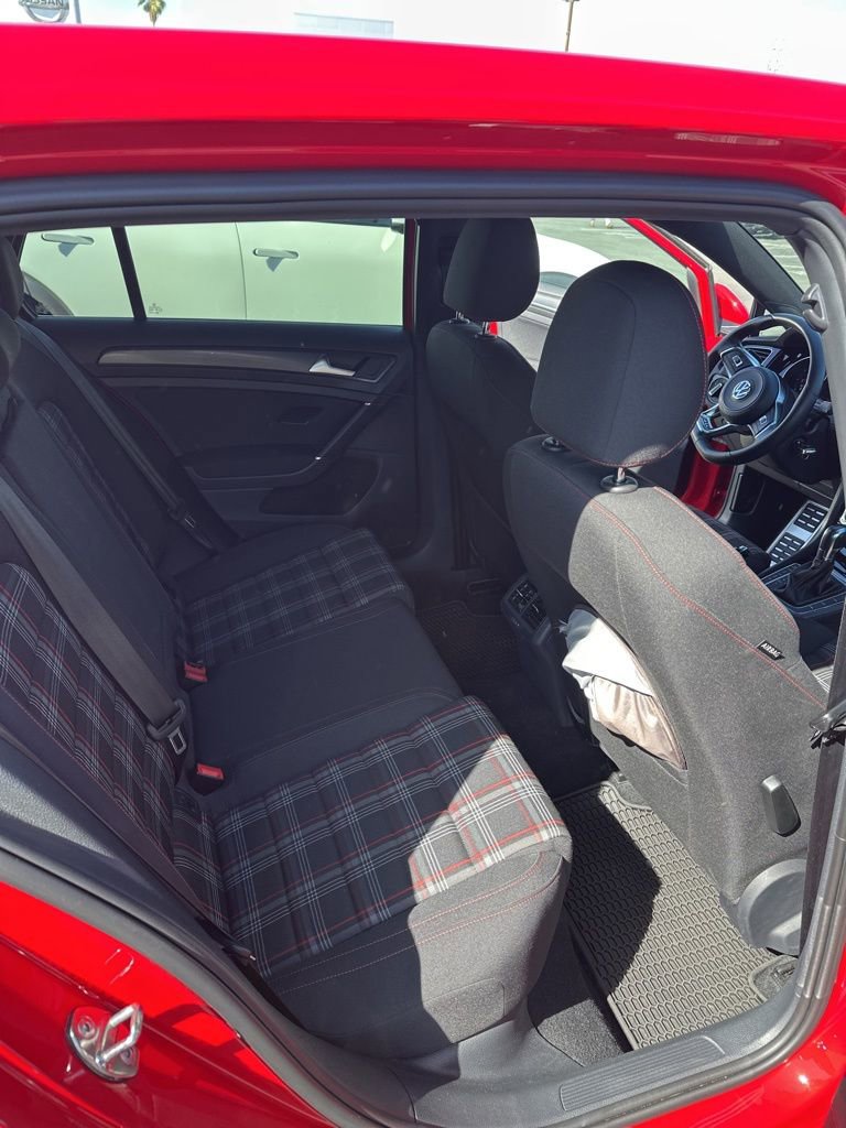 Used 2019 Volkswagen Golf 4-Door image 4