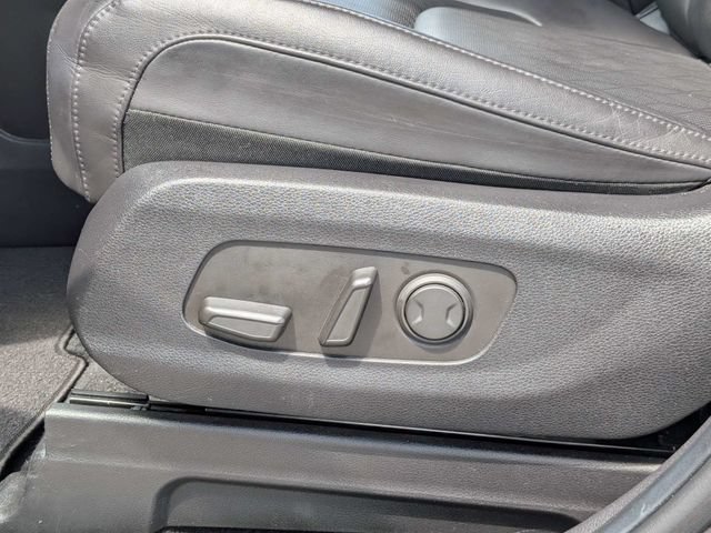 Used 2024 Kia Carnival LX FWD image 21
