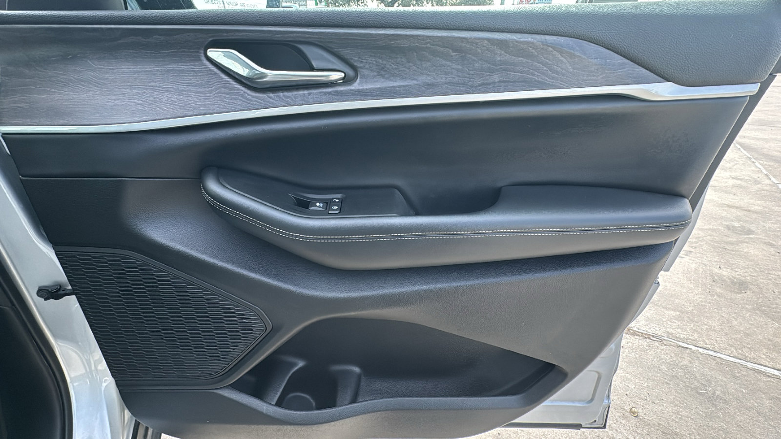 Certified 2024 Jeep Grand Cherokee L Limited w/ Luxury Tech Group II image 31