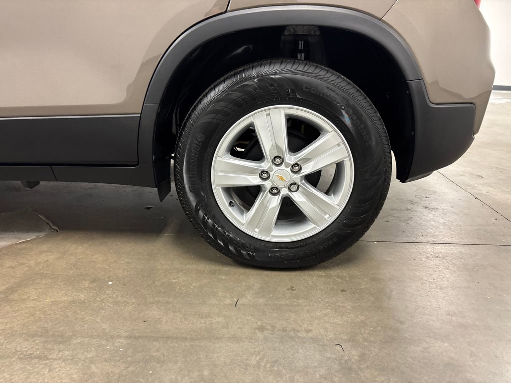 Certified 2020 Chevrolet Trax LS w/ Tint and Cruise Package image 14