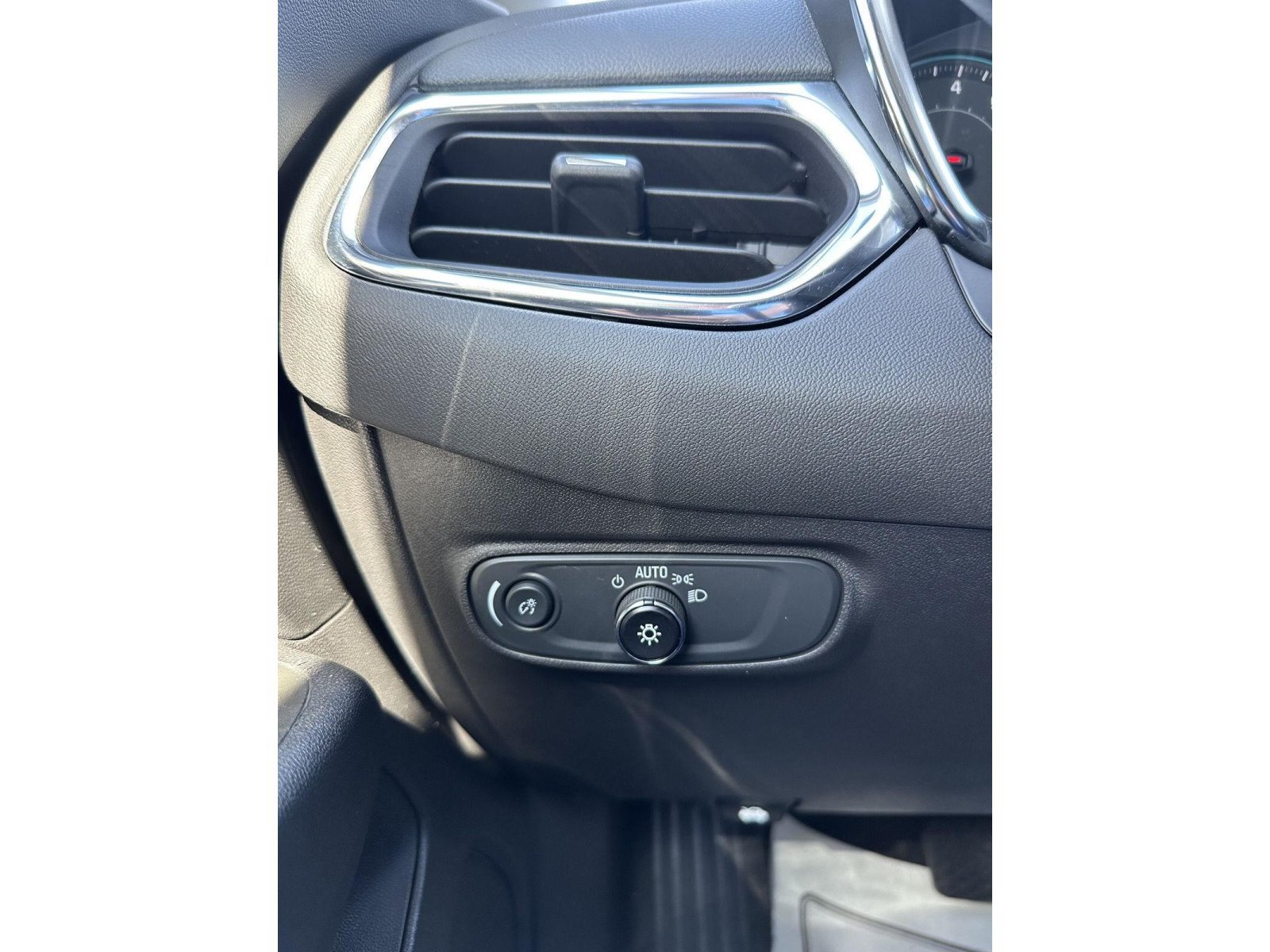Certified 2024 Chevrolet Equinox LT FWD image 50