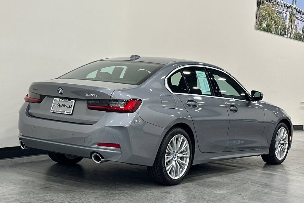 Used 2024 BMW 330e w/ Convenience Package RWD image 4