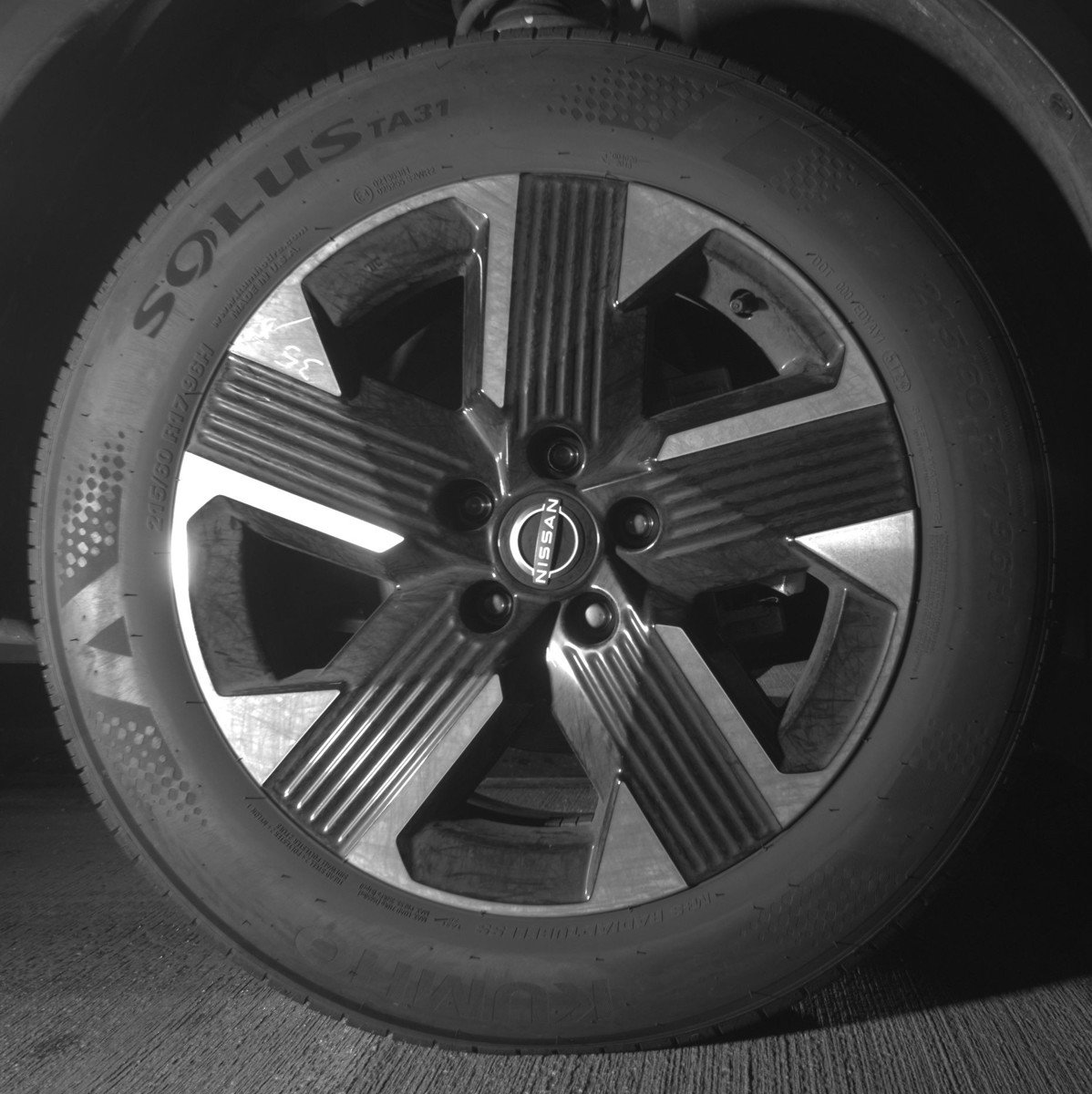 Used 2025 Nissan Kicks SV AWD/4WD image 13