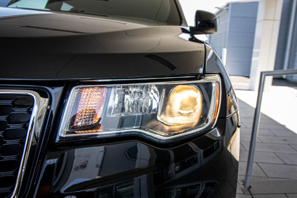 Used 2020 Jeep Grand Cherokee Laredo w/ Security & Convenience Group image 7