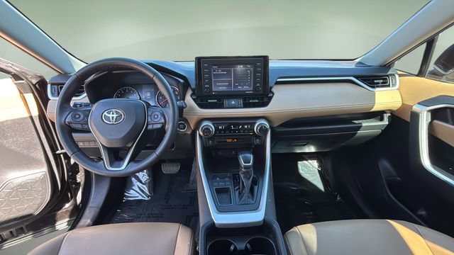 Used 2021 Toyota RAV4 XLE Premium image 16