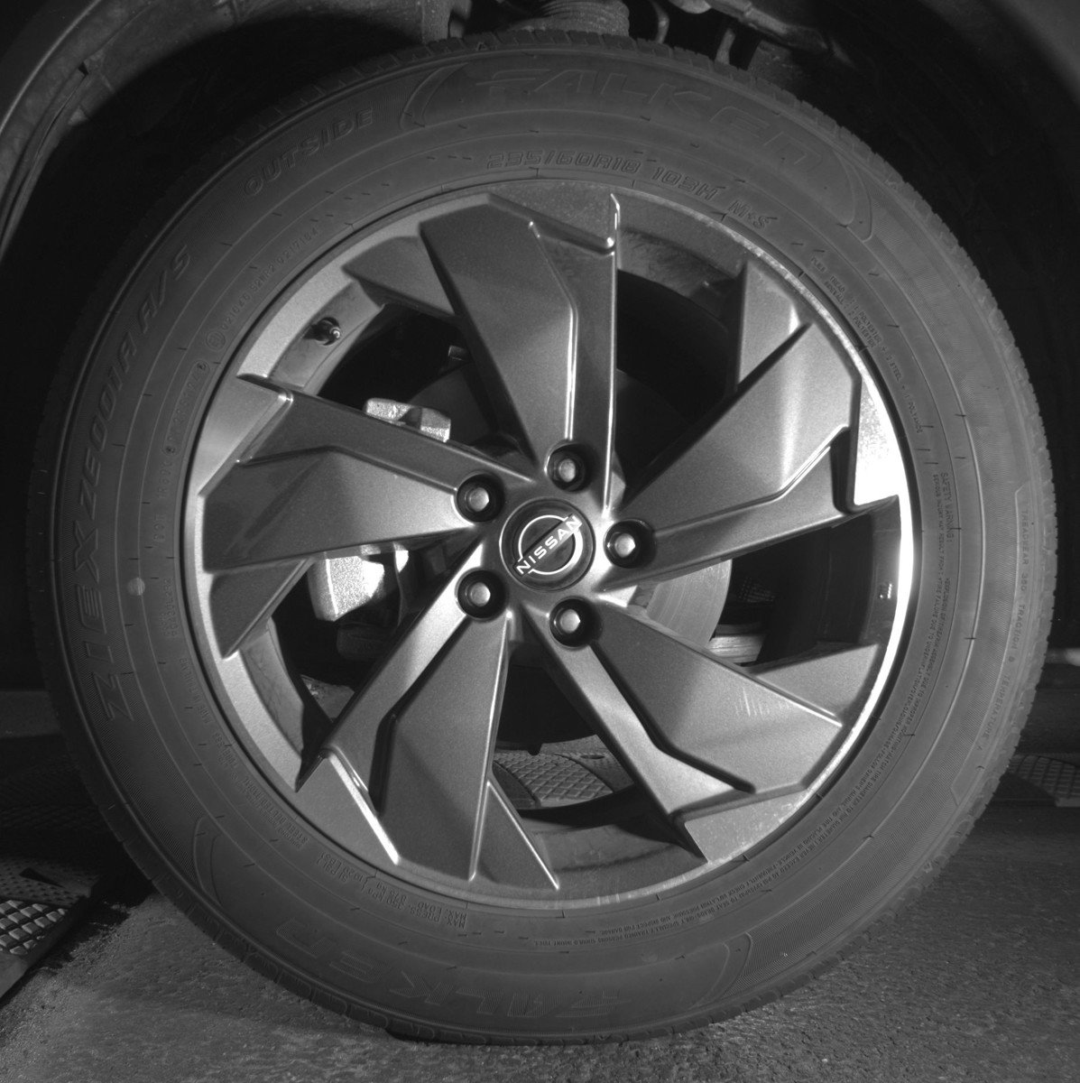 Used 2025 Nissan Rogue SV FWD image 12