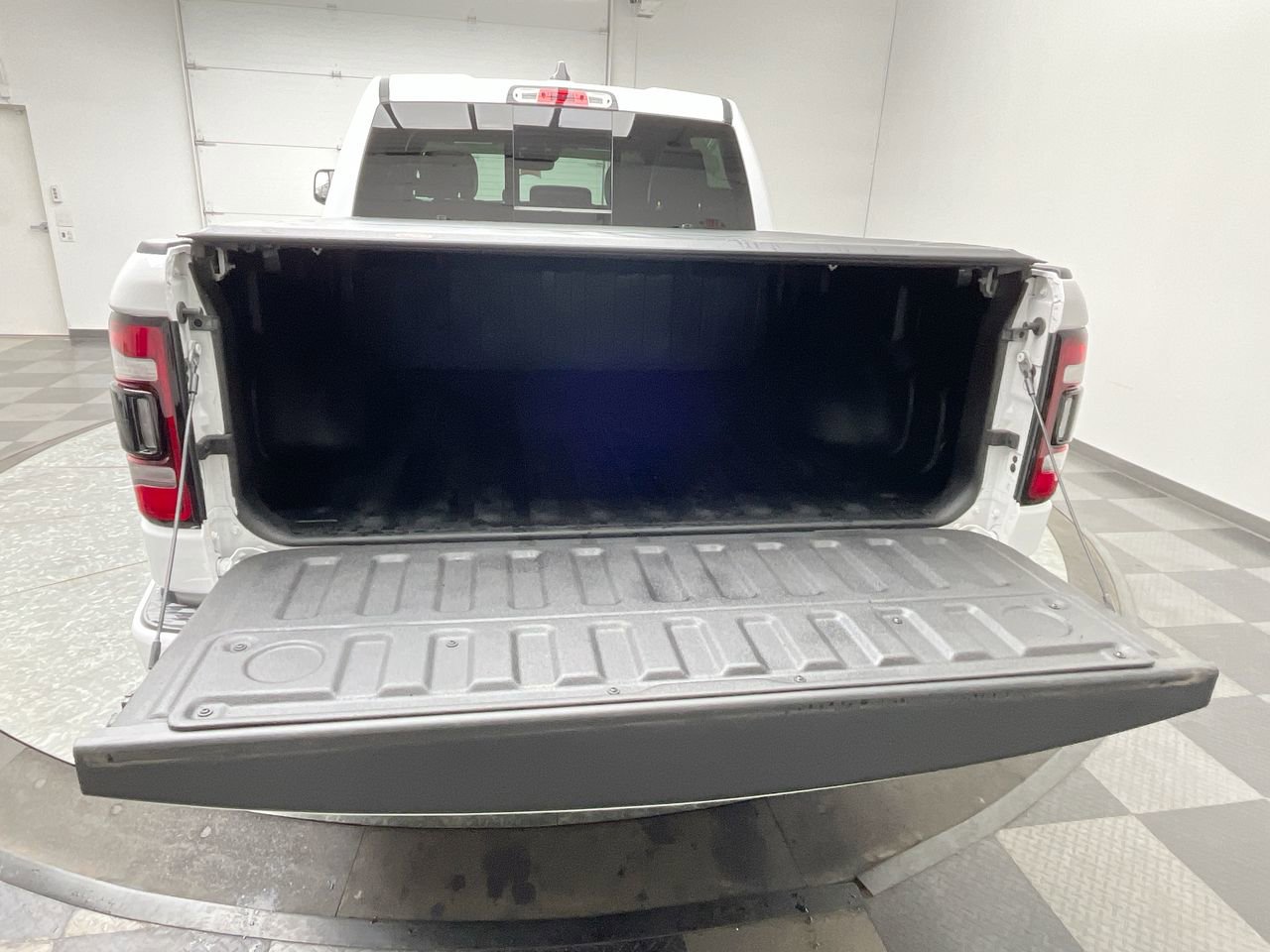 Used 2021 RAM 1500 Laramie w/ Night Edition AWD/4WD image 32