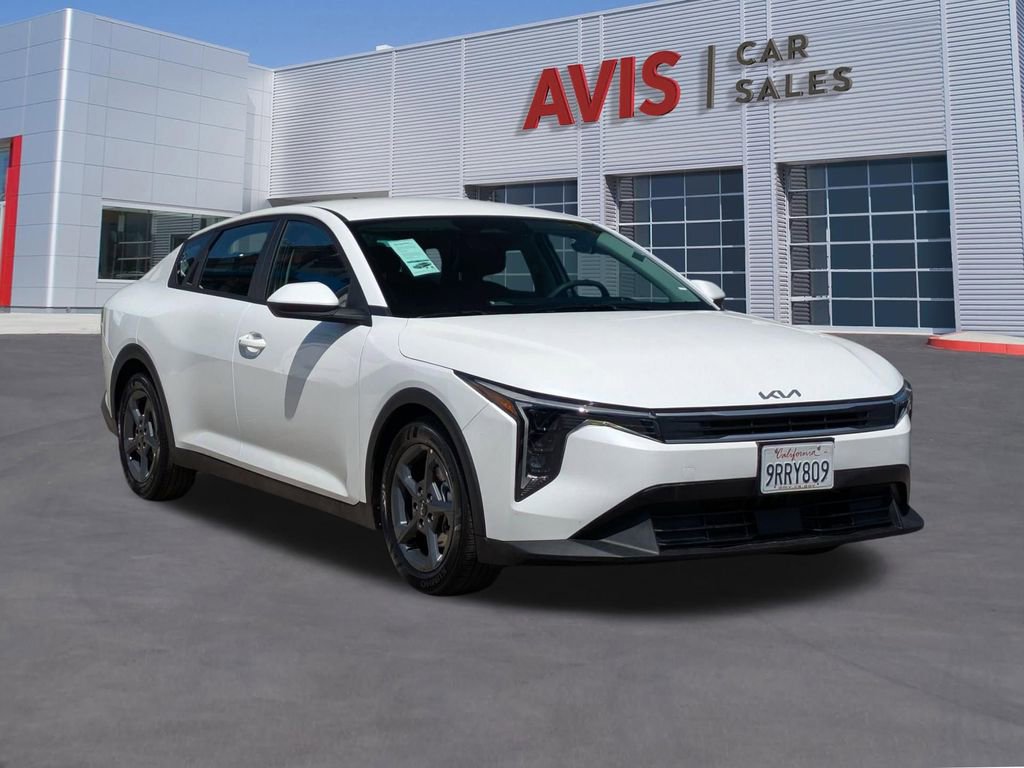 Used 2025 Kia K4 LXS image 3