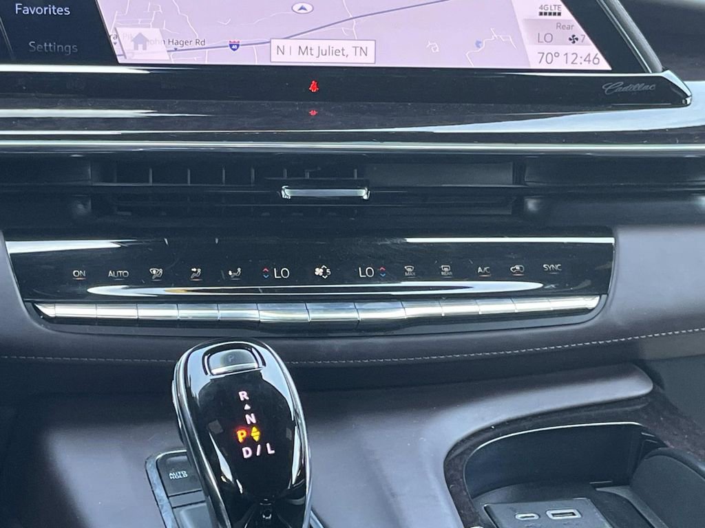 Used 2022 Cadillac Escalade Premium Luxury Platinum image 17