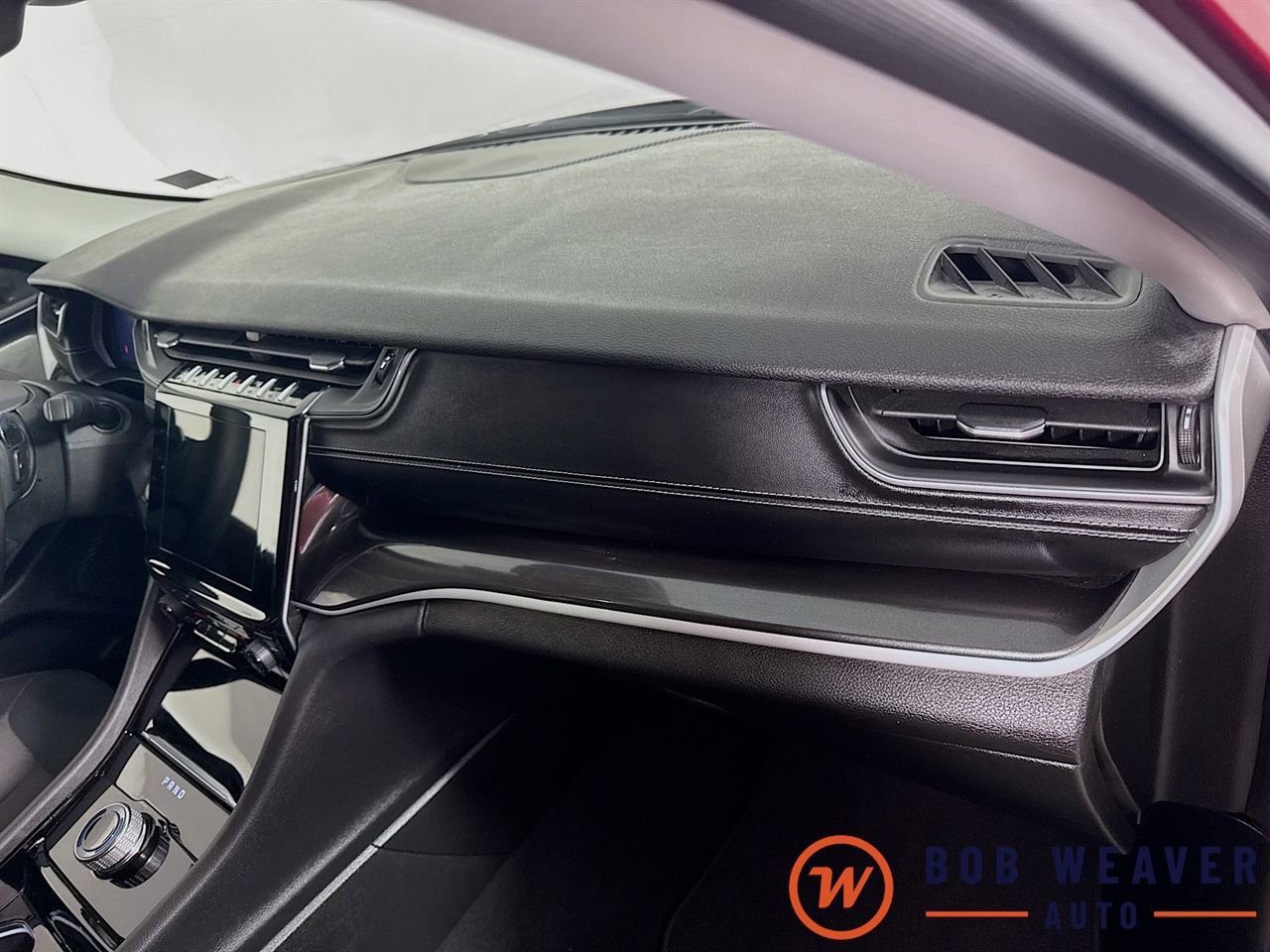 Used 2023 Jeep Grand Cherokee Laredo image 30