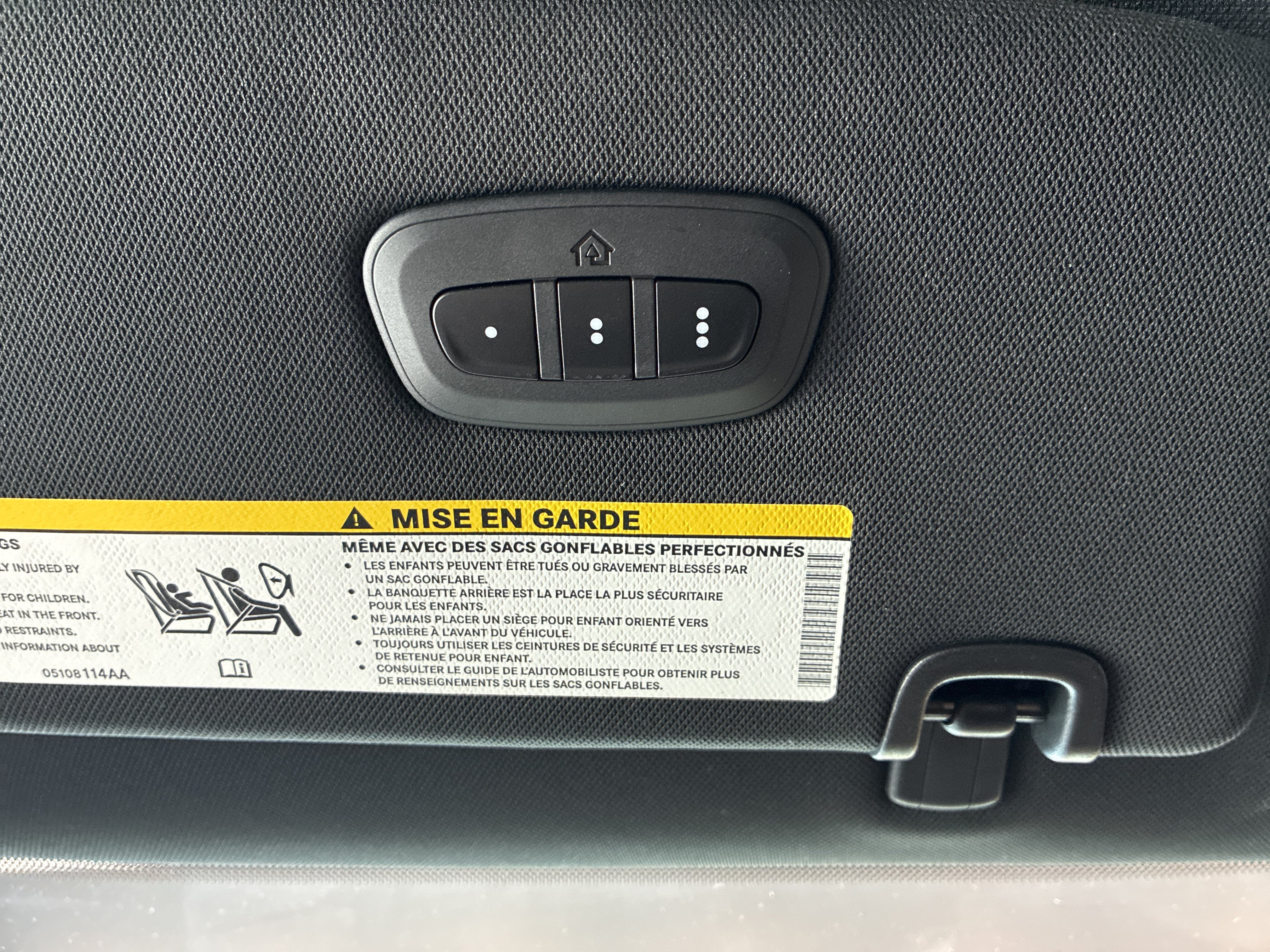 Certified 2025 Chrysler Pacifica Select w/ Uconnect Theater Family Group FWD image 29