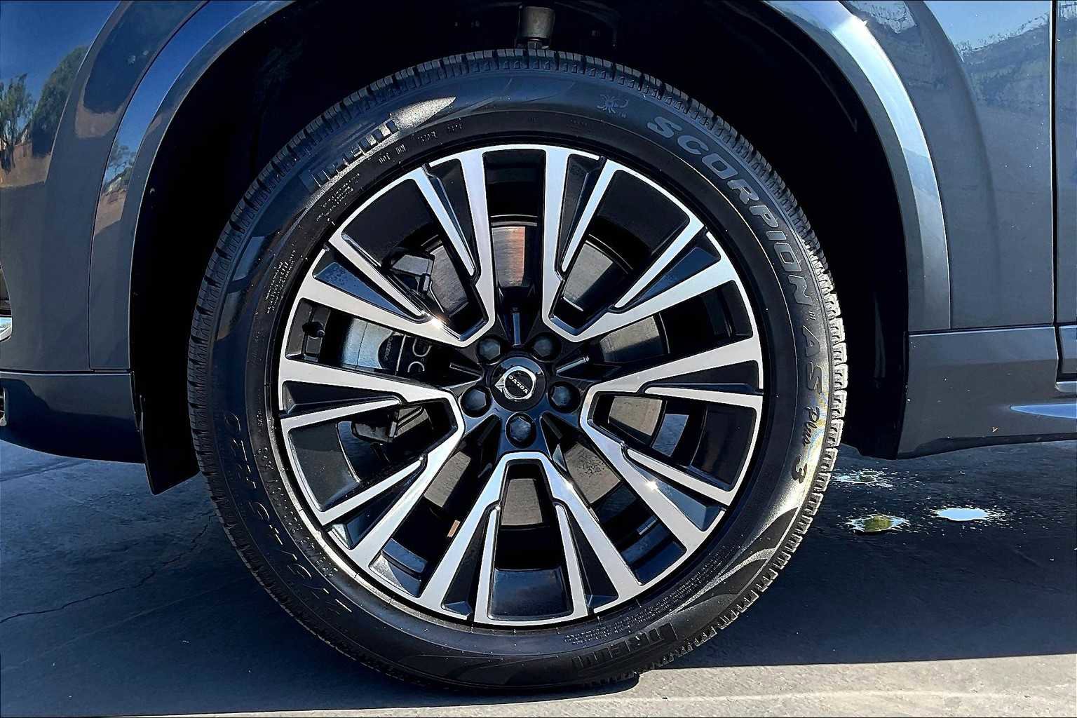 Used 2023 Volvo XC90 T8 Core image 12